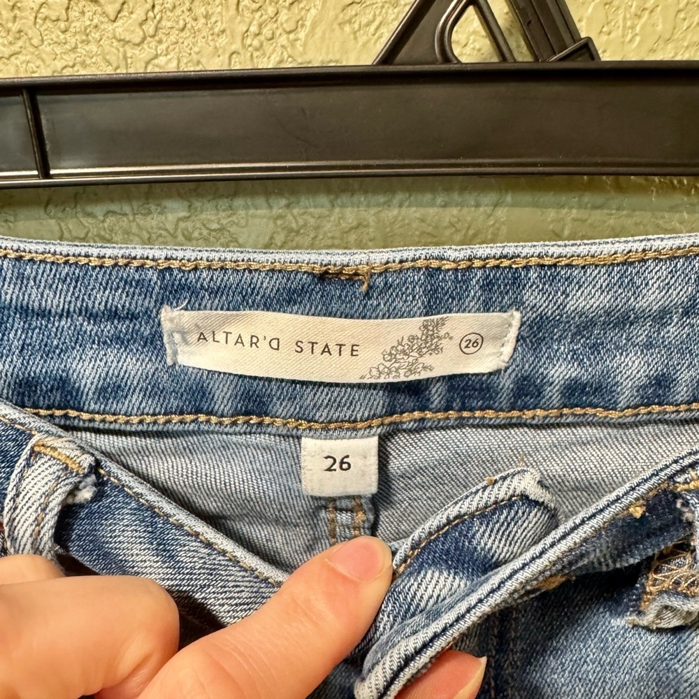 Altar'd State Light Blue Distressed Straight Leg Jeans Size 26 - Picture 2 of 6